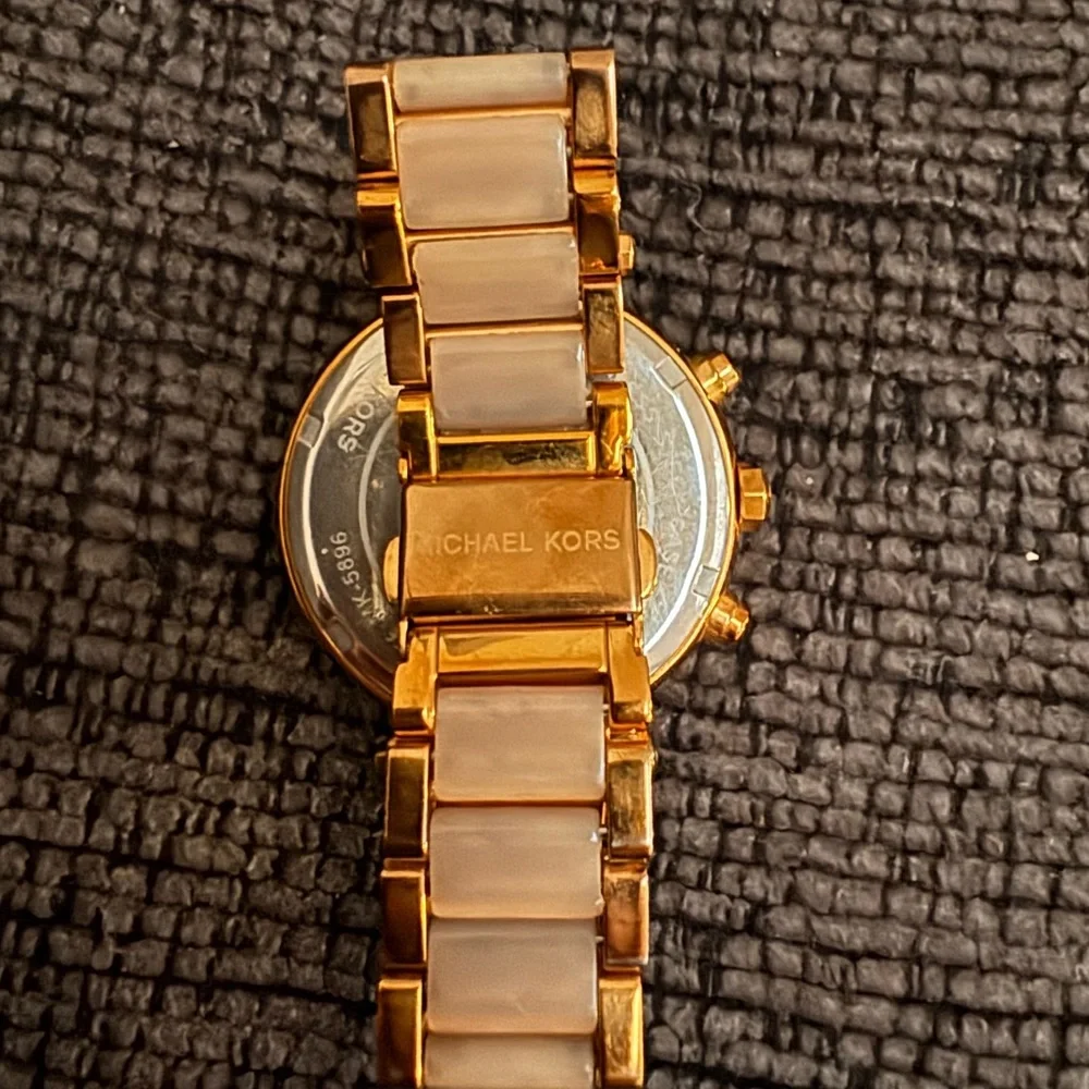 Michael Kors Rose Gold Parker Chronograph Watch – Elegant & Sparkly! - Picture 5 of 6
